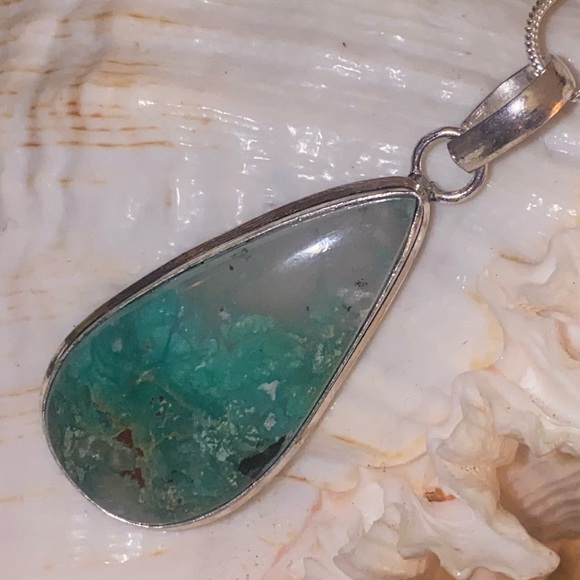 Dainty Chrysoprase statement handcrafted pendant - Picture 2 of 4